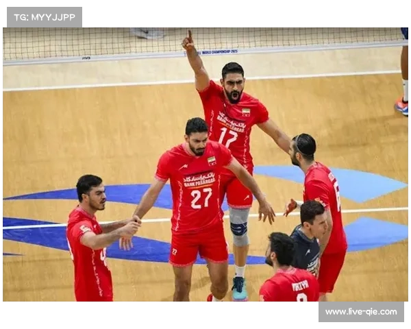 伊朗男排队员领奖相拥而泣,首冠意义非凡 伊朗男排队员领奖相拥而泣,首冠意义非凡